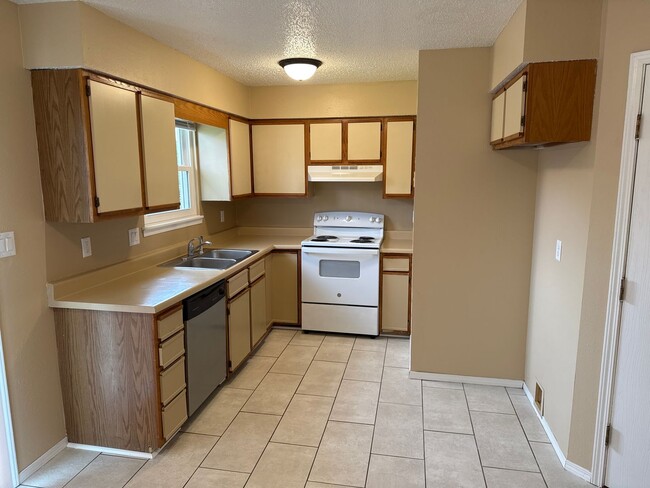 Building Photo - 2 Bedroom 2 Bathroom Duplex for $895 in So...