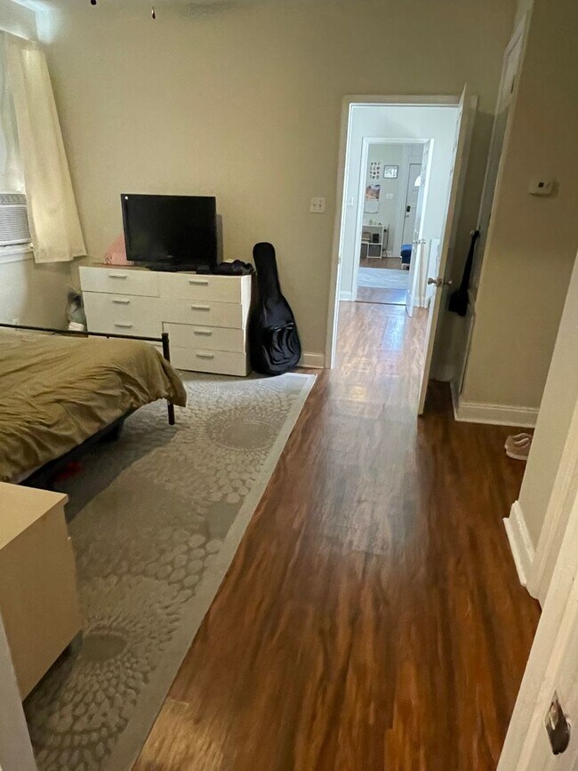 Building Photo - Renovated 2BD off St Charles Ave with Laundry