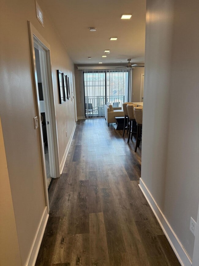 Building Photo - 480 N Main St