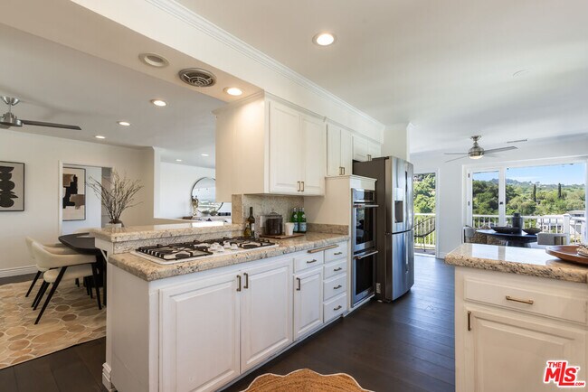 Building Photo - 3819 Sunswept Dr