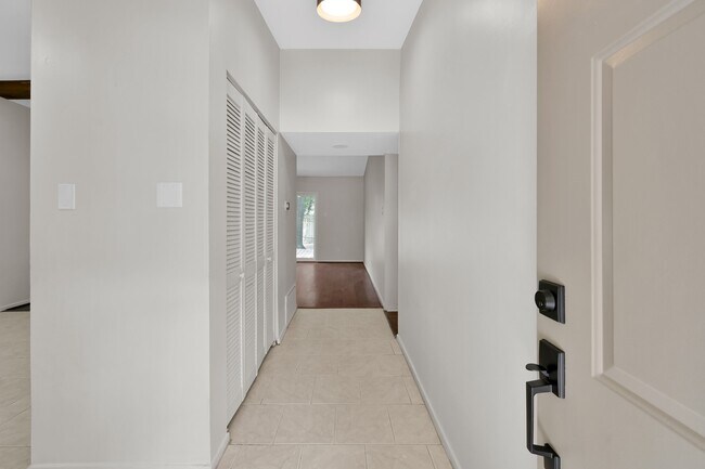 Building Photo - 21 Gambrel Oak Pl