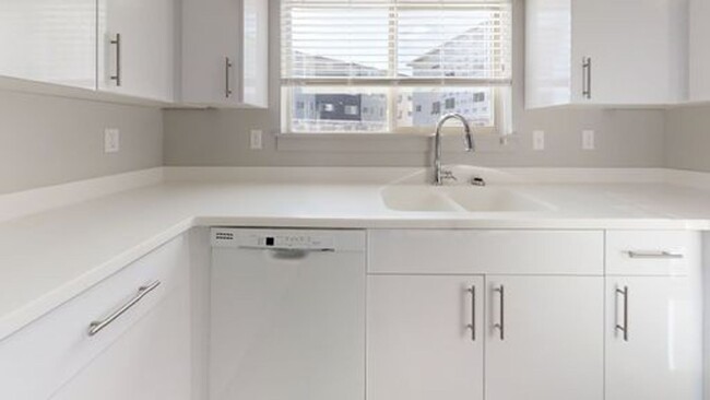 Building Photo - 2 BED 1 BATH CONDO FOR RENT IN OREM!!!