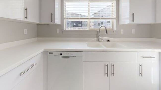 Building Photo - 2 BED 1 BATH CONDO ON THE GROUND FLOOR