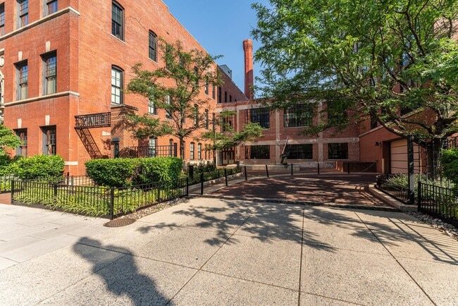 Primary Photo - 437 New York Ave NW
