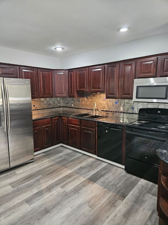 Building Photo - 3 Dougbeth Dr