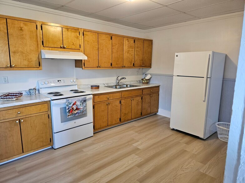 Kitchen - 421 Tazewell Ave