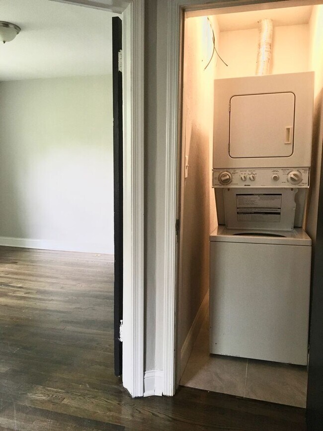 Building Photo - 1111 Gleneagle Rd