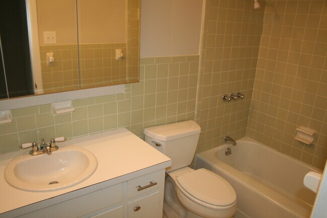 Building Photo - Live at the Center of Modern Conveniences ...