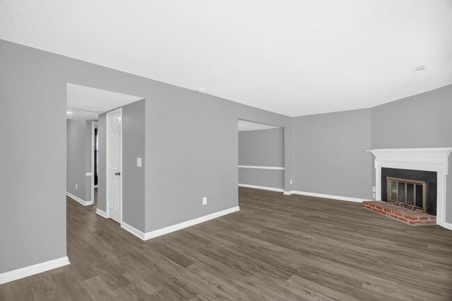 Building Photo - Stunning 3 bedroom, 2 1/2 bathroom End Tow...