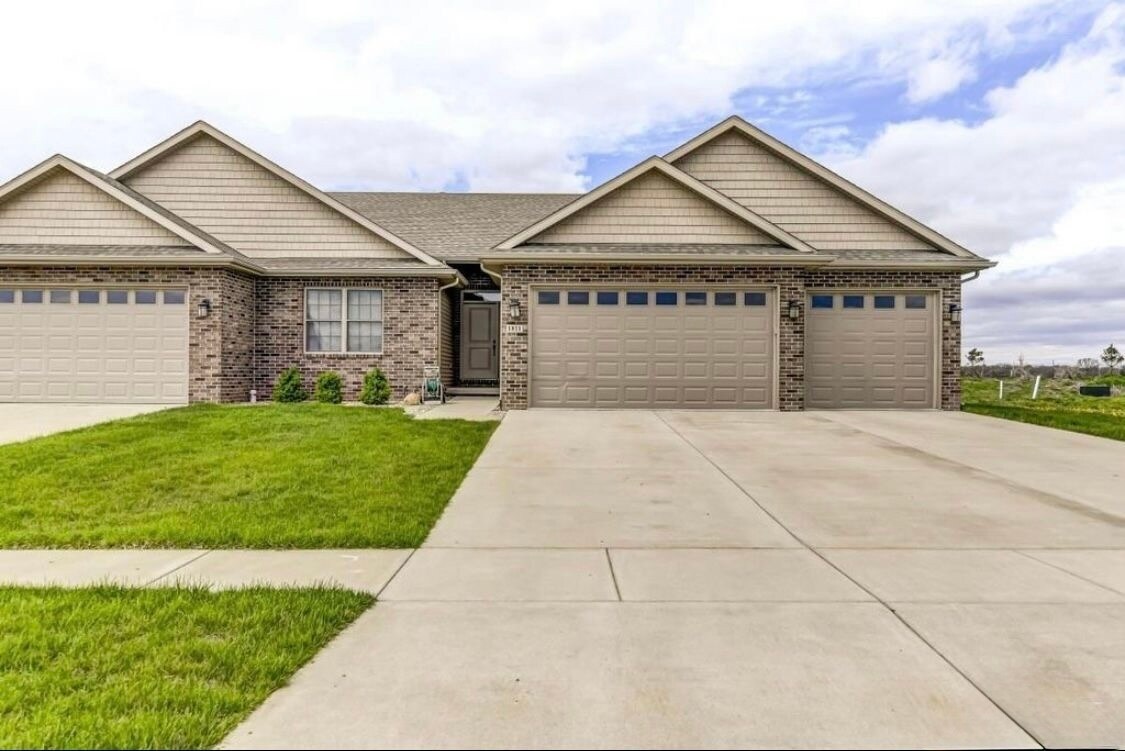 Building Photo - 1811 Spartan Dr