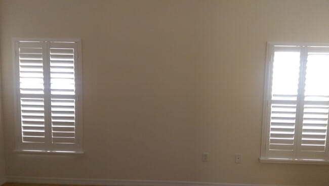 Building Photo - 3 bed, 2 bath 2 car garage