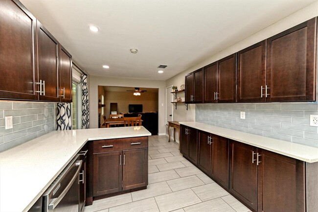Building Photo - 1407 Atterbury Ln