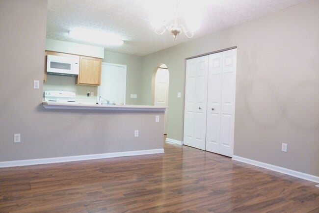 Building Photo - Spacious 3 beds, 2.5 baths Pataskala!