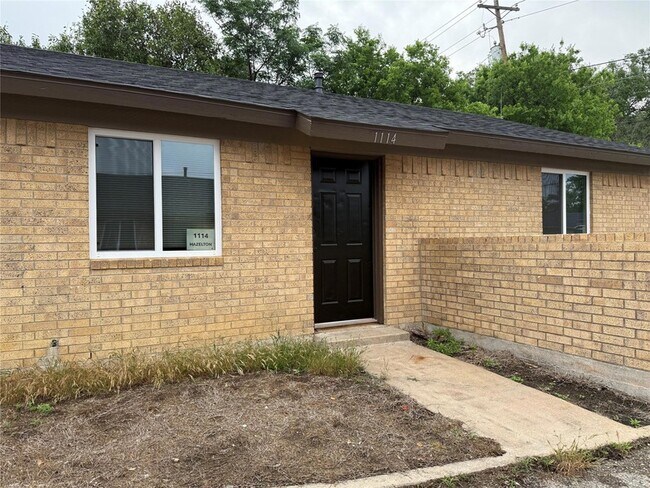 Building Photo - 1114 Hazelton St