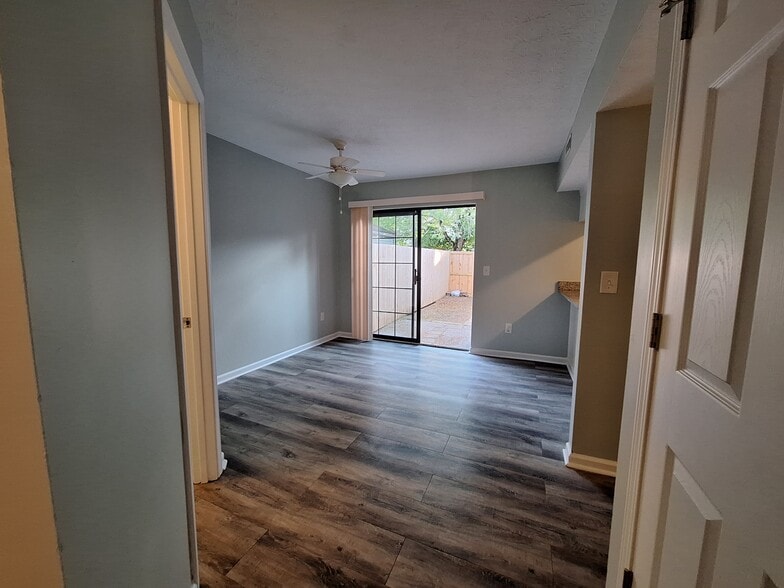 Building Photo - 324 Cross Wind Dr