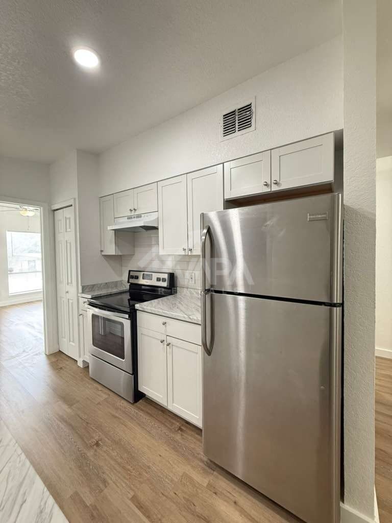 Building Photo - 518 Jamaica Dr