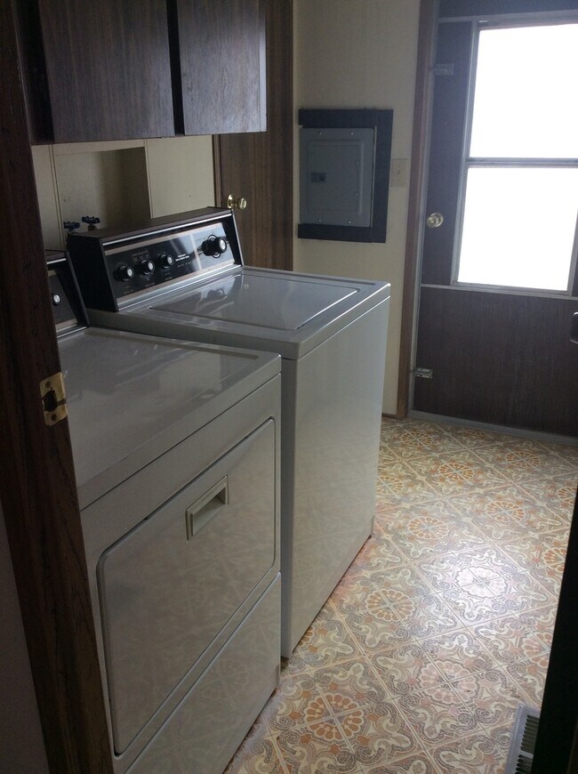 Building Photo - 595 Magnolia Way  Reno, NV 89506