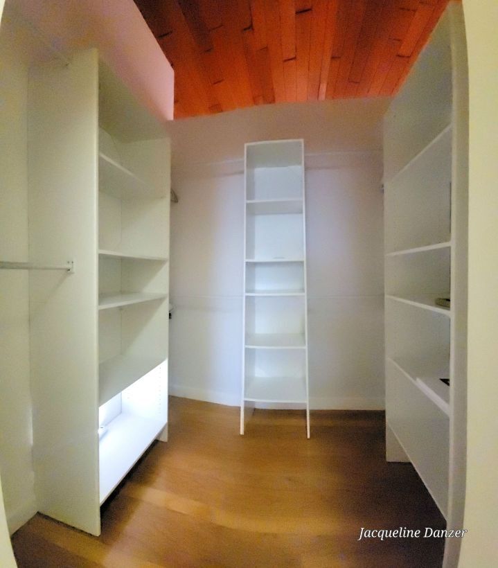 Building Photo - 2241 NE 38th St