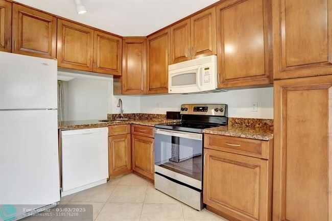 Building Photo - 3395 Carambola Cir
