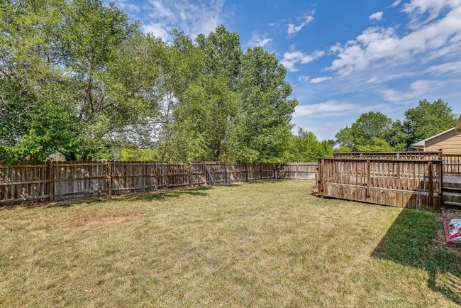 Building Photo - Well maintained 3 bedroom, 3 bath home clo...