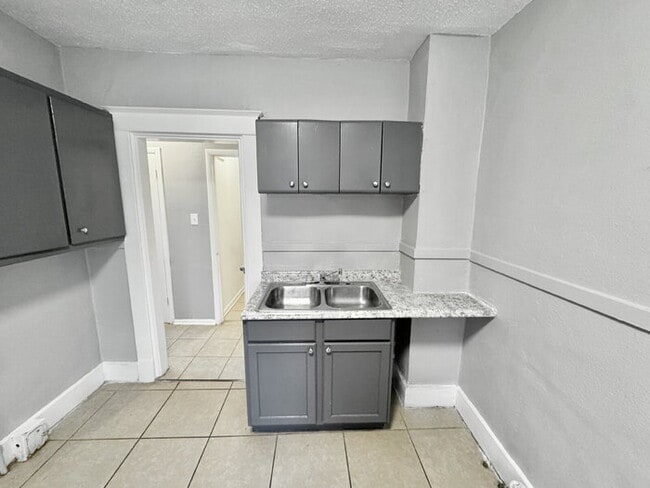 Building Photo - 3338 Coleman Ave