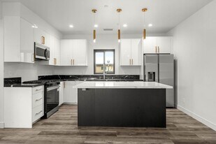 Building Photo - 1920 S Sherbourne Dr