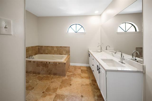 Building Photo - 5206 Vagas Dr