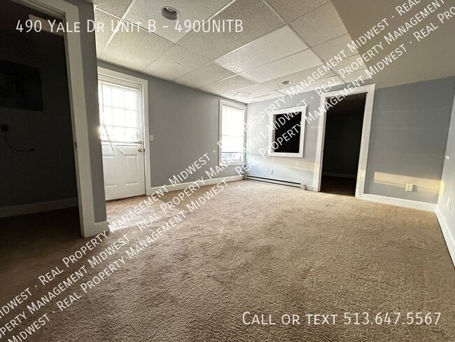 Building Photo - 490 Yale Dr