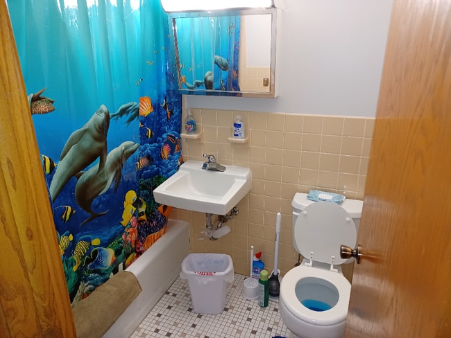 Building Photo - 320 Cypress St N