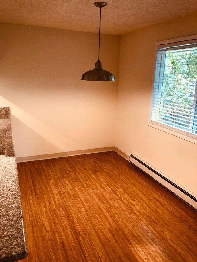 Building Photo - Mission East Apts 2 br/1 bath ground floor...