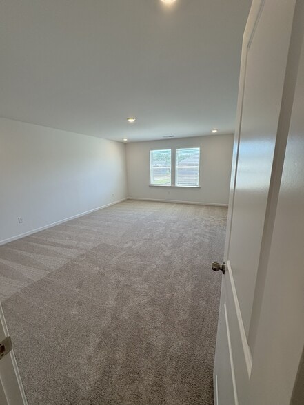 Building Photo - 212 Paisley Way