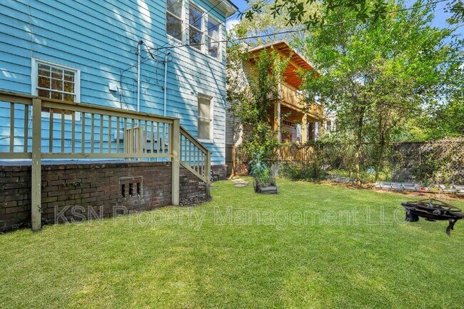 Building Photo - 309 W 33rd St