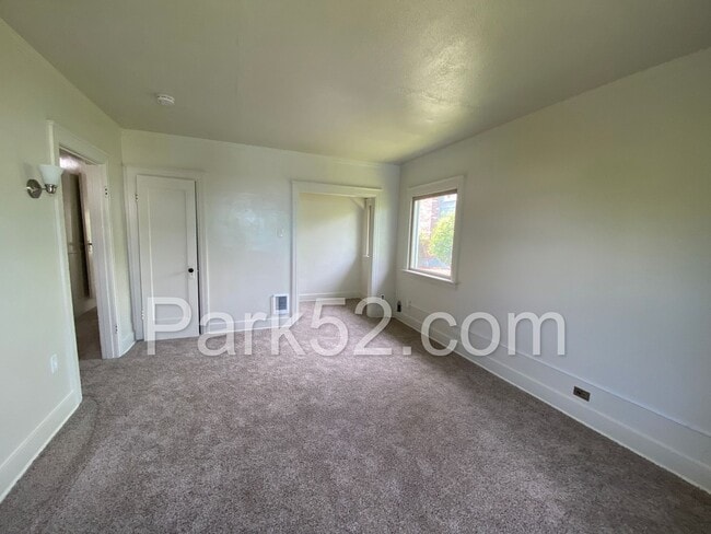 Building Photo - Beautiful 4 Bedroom in North Tacoma!