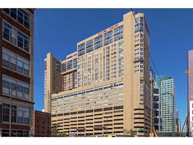 Building Photo - 433 S 7th St