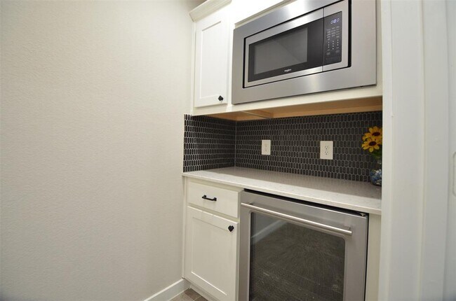Building Photo - 28615 Halle Ray Dr