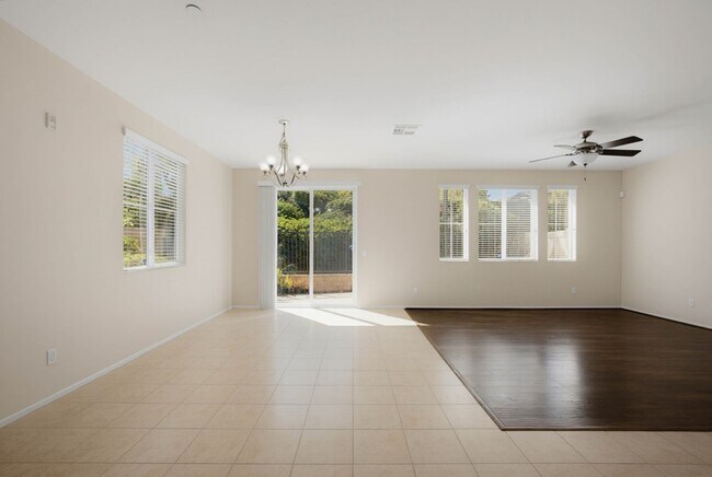 Building Photo - 42910 Avenida Amistad
