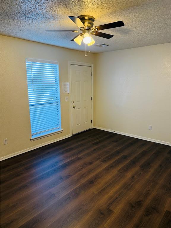 Building Photo - 1901 E Lindsey St