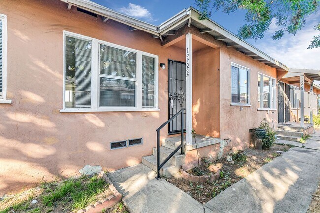 Building Photo - 13410 S Vermont Ave