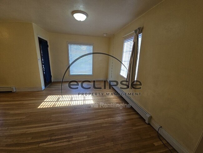 Building Photo - 1125 3rd St