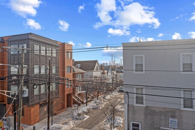 Building Photo - 4017 Hudson Ave