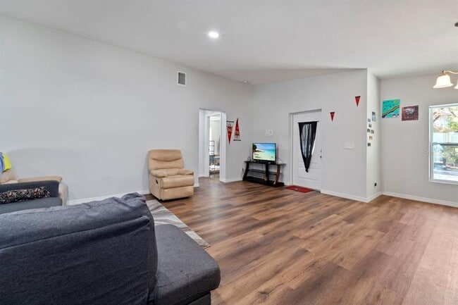 Building Photo - 1650 14th St S