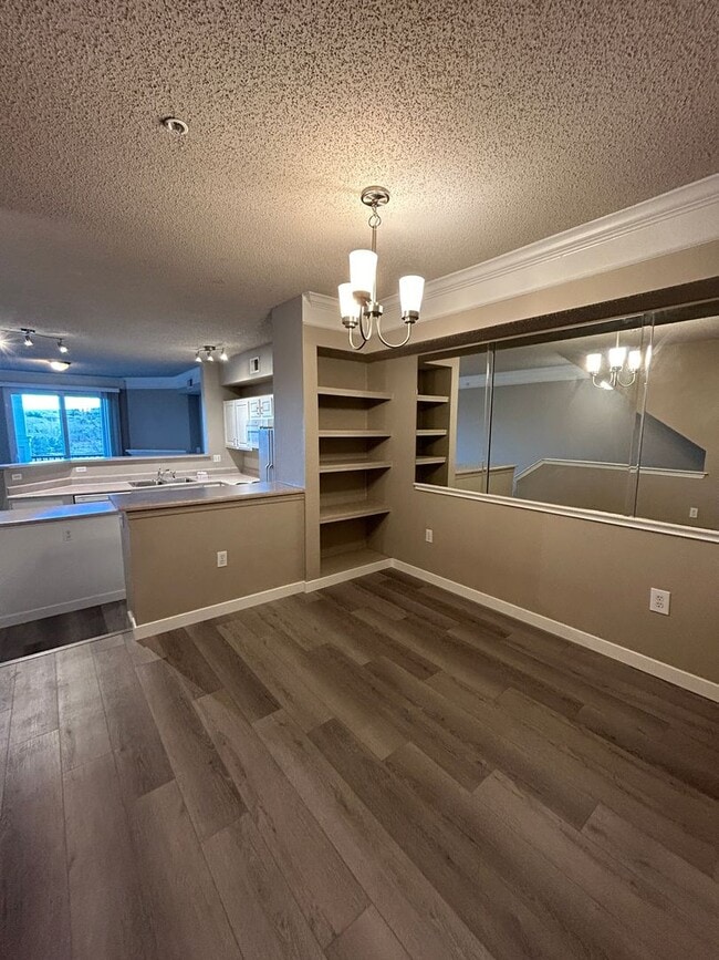 Building Photo - 2Br/2Ba Townhouse with Attached Garage