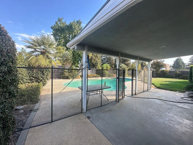 Building Photo - 3116 W La Vida Ave