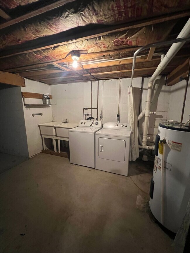 Building Photo - 2 Bedroom Townhome in Carlisle