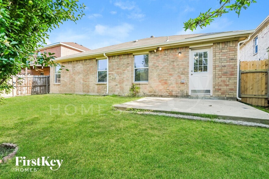 Building Photo - 2115 Van Zandt Dr