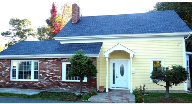 Building Photo - 1800 sqft 4-bed/1.5-bath Single Family Hom...