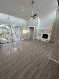 Building Photo - Spacious Top Floor 3-Bedroom, 2-Bath Remod...