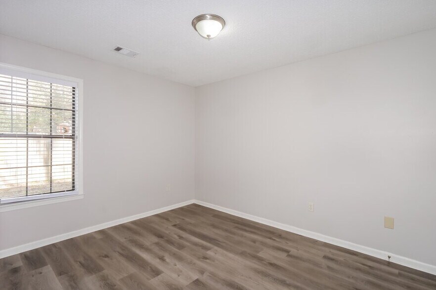 Building Photo - 2106 Charles Bryan Rd