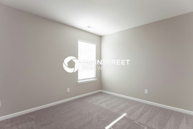 Building Photo - 4 Bedroom Pet-Friendly Home in Charlotte, NC with Main Street Renewal