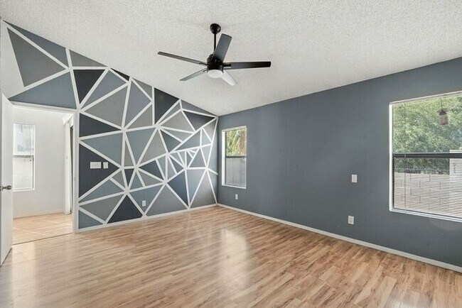 Building Photo - Great single family home!